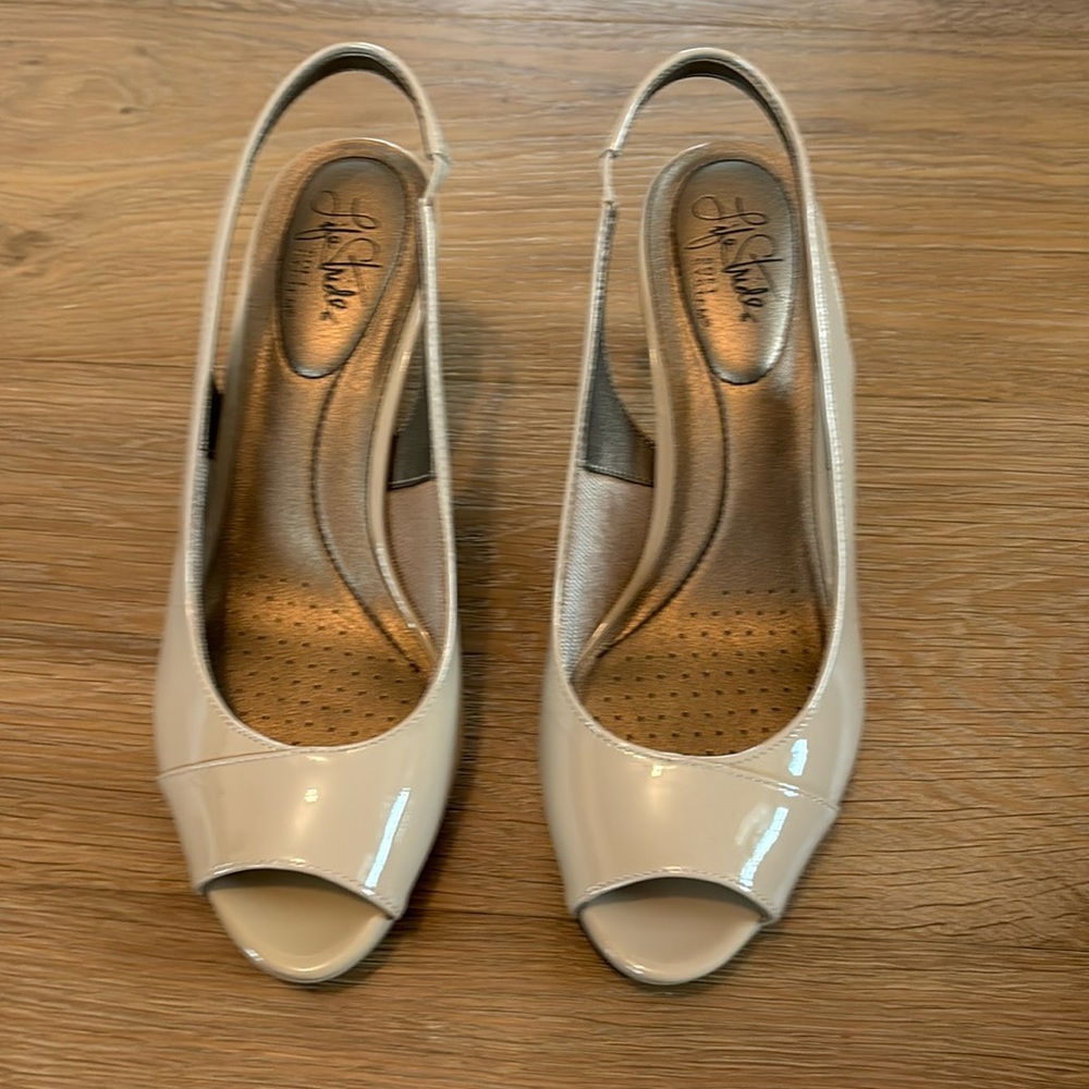 Life Stride open toe, sling back pumps. Very nice! Very comfortable! Size 8.5.